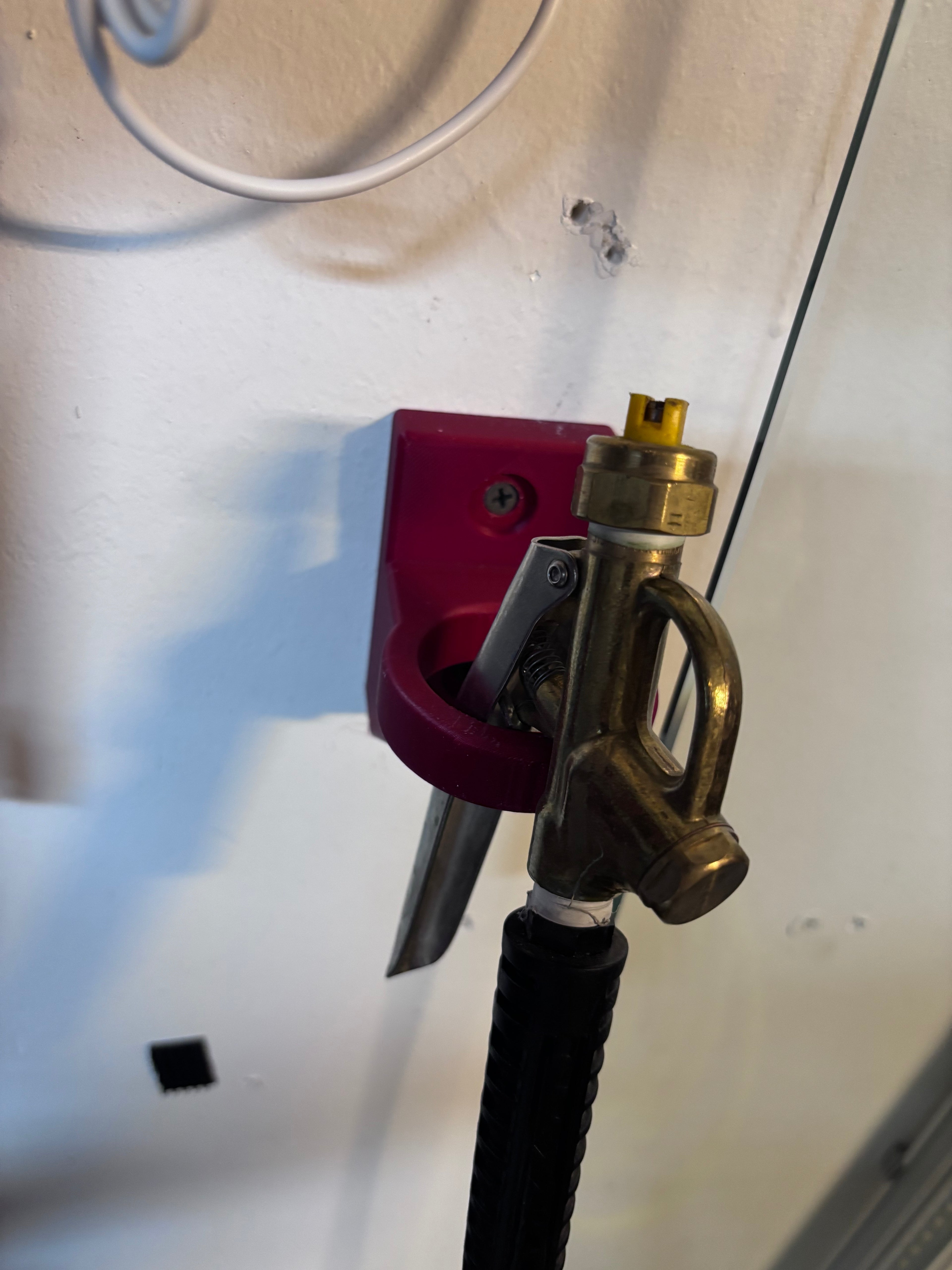 Sprayer gun mount